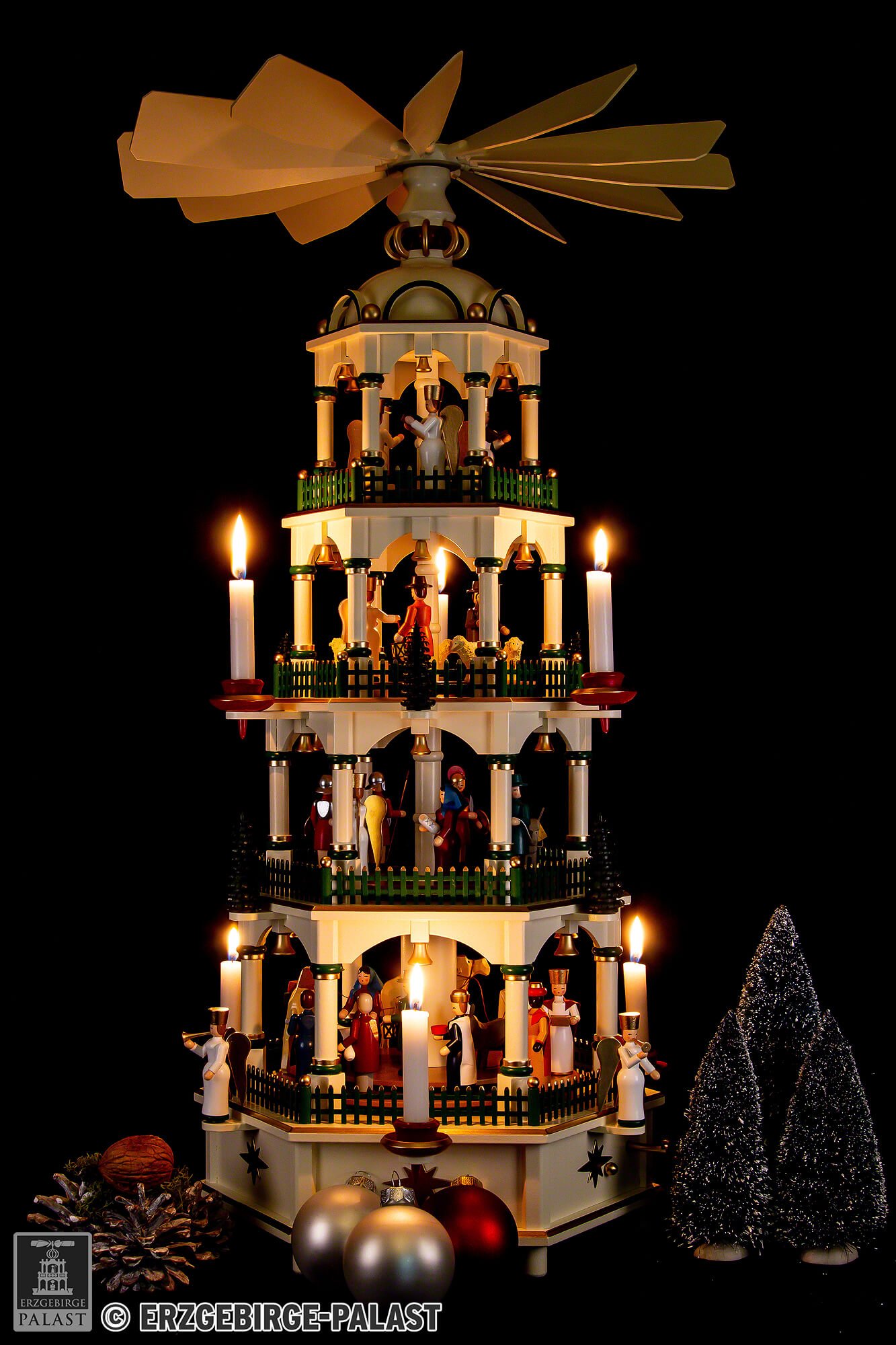 4-stöckige Pyramide Christi Geburt mit Musikspielwerk (70 cm) von Volker &  Heiko Flath