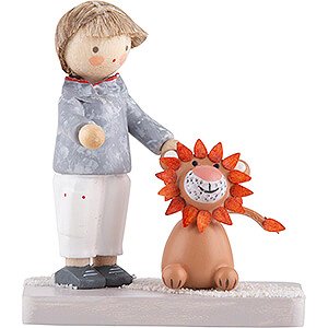 Small Figures & Ornaments Flade Flax Haired Children Flax Haired Children Boy with Lion - 4,7 cm / 1.9 inch
