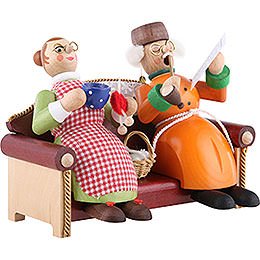Räuchermännchen Oma und Opa auf Sofa - 13 cm