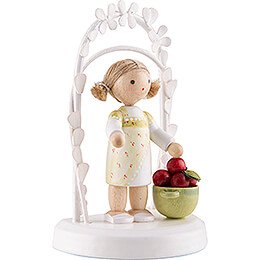 Flax Haired Children - Birthday Child with Apples - 7,5 cm / 3 inch